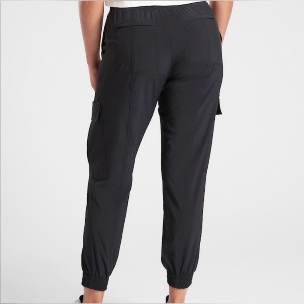 Athleta Womens Chelsea Utility Jogger Sz 0 Black Pockets Performance Breathable